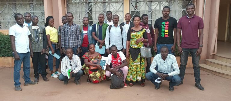 (Ouagadougou, le 14 janvier 2022)-Formation des agents enquêteurs dans le cadre de l’étude de base intégrée de deux projets mis en œuvre par Plan International Burkina Faso dans les régions du Nord, du Centre Nord et du Sahel