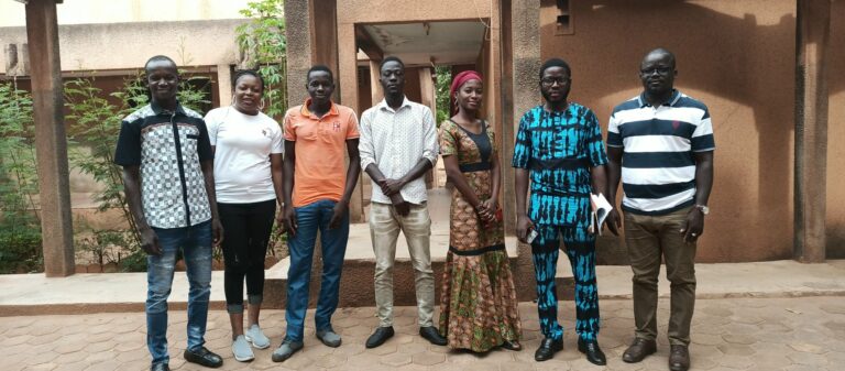 (Bobo-Dioulasso, 21 avril 2022) – Evaluation finale du projet « Jeunes citoyens engagés » : Formation des agents enquêteurs pour la collecte des données dans les régions des Hauts-Bassins et des Cascades.